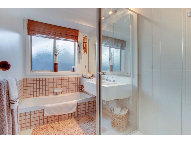 13 Newstead Way, Wantirna South VIC 3152