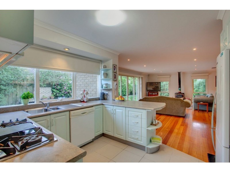 13 Newstead Way, Wantirna South VIC 3152