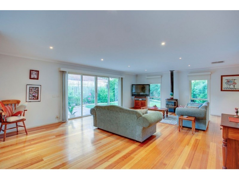 13 Newstead Way, Wantirna South VIC 3152