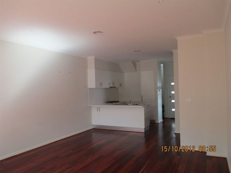 2/10 Oak Avenue, Boronia VIC 3155