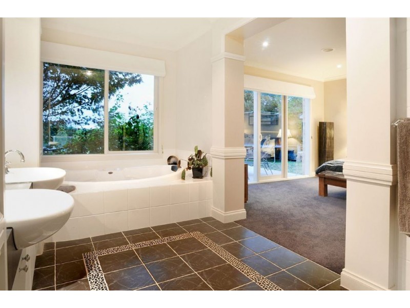 322 Hallam North Road, Lysterfield South VIC 3156