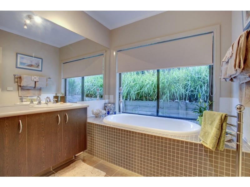 16 Mercia Avenue, The Basin VIC 3154