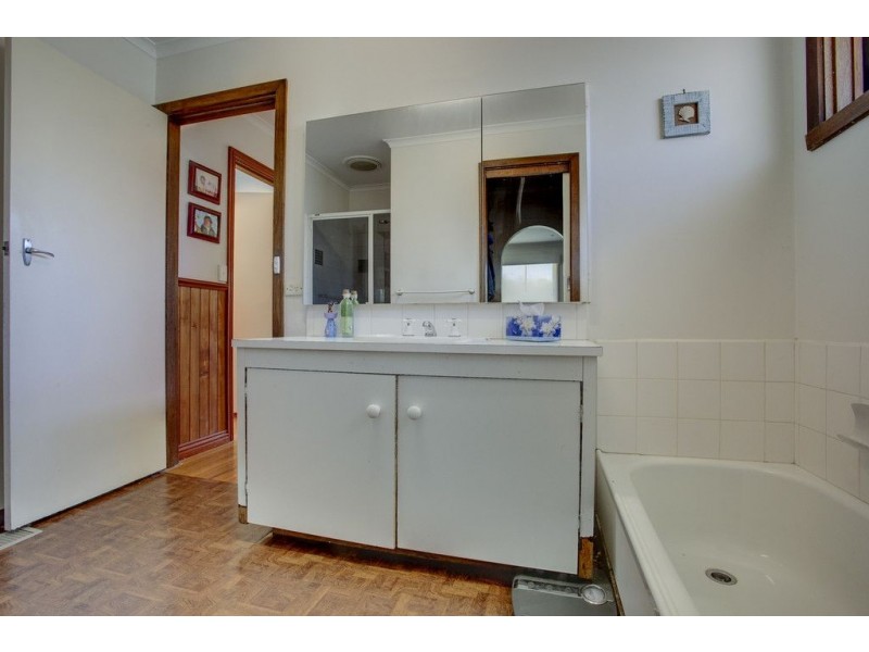 4 Fairlawn Place, Bayswater VIC 3153