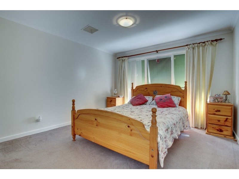 1/2 Vaughan Road, Ferntree Gully VIC 3156