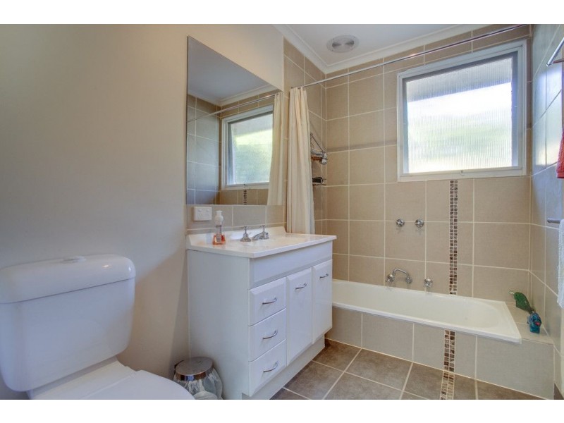 1/2 Vaughan Road, Ferntree Gully VIC 3156