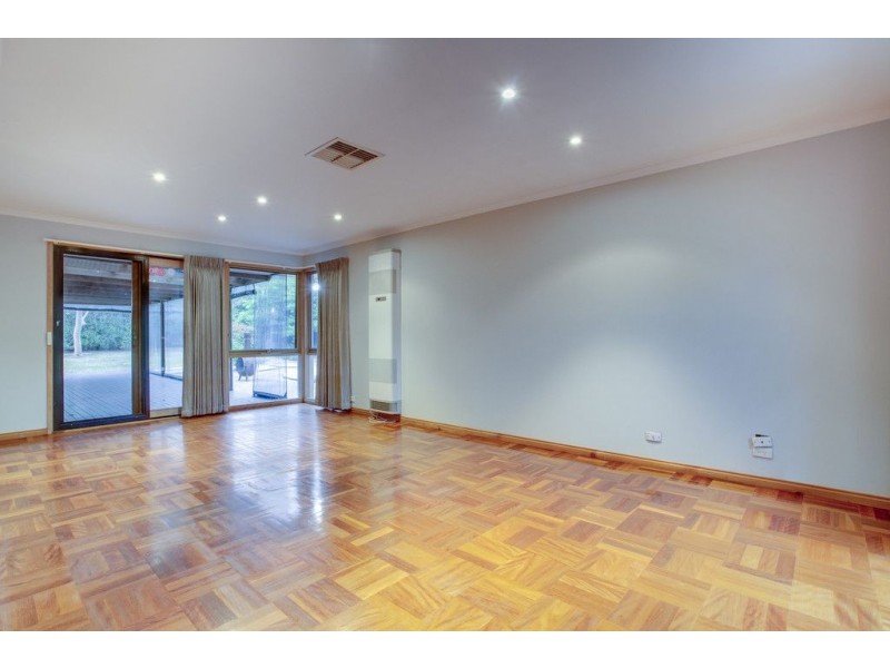 8 Meadowview Court, Ferntree Gully VIC 3156