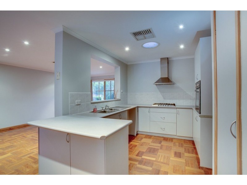 8 Meadowview Court, Ferntree Gully VIC 3156