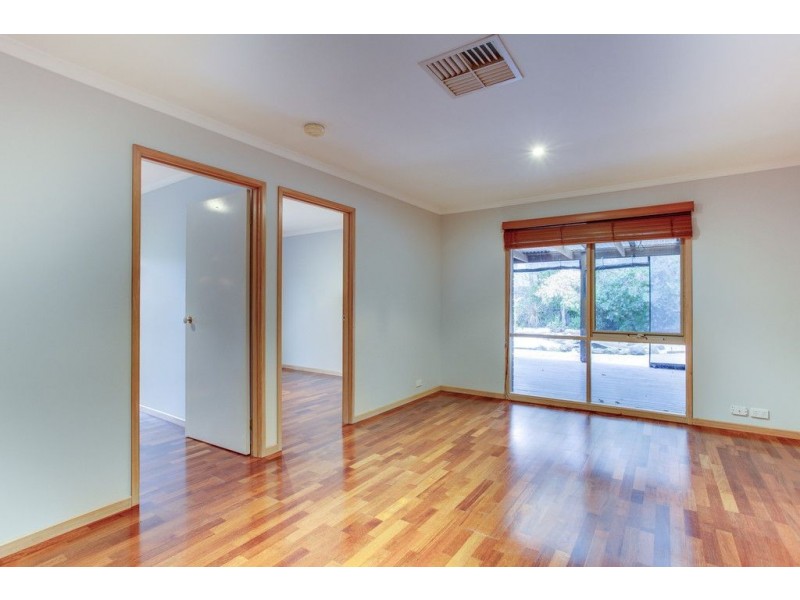 8 Meadowview Court, Ferntree Gully VIC 3156