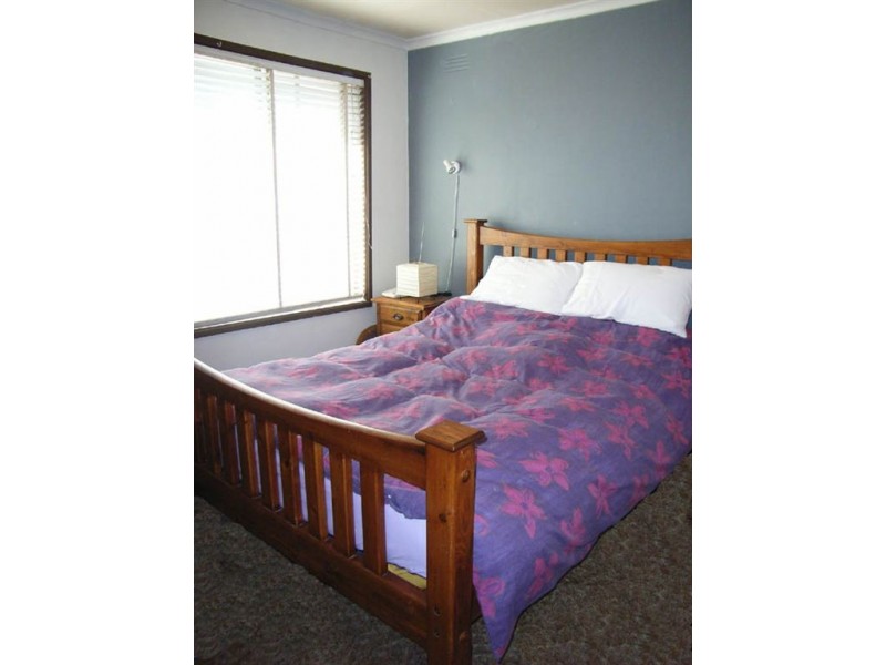 2/5 Violen Street, Bayswater VIC 3153