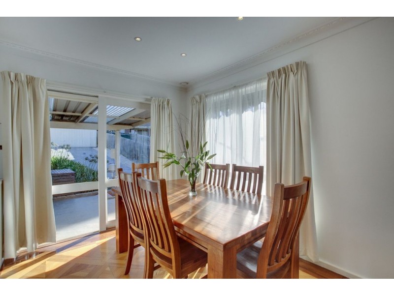 18 Roberts Street, Ferntree Gully VIC 3156