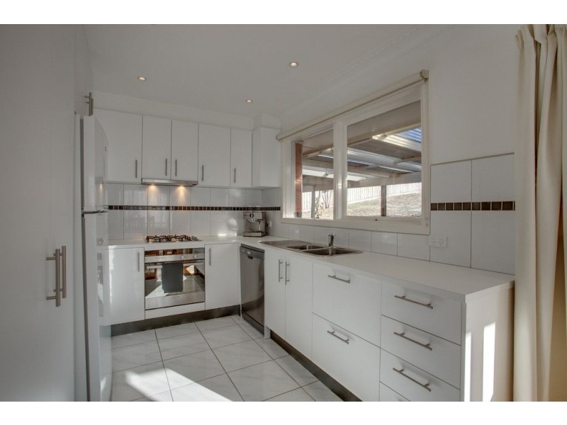 18 Roberts Street, Ferntree Gully VIC 3156