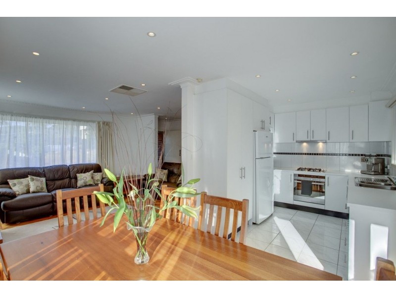 18 Roberts Street, Ferntree Gully VIC 3156