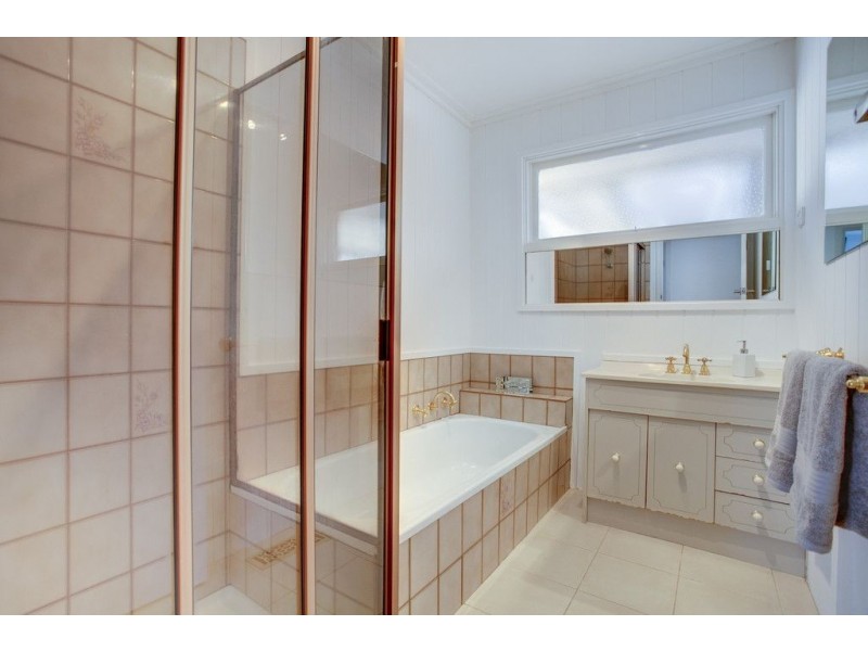 18 Roberts Street, Ferntree Gully VIC 3156