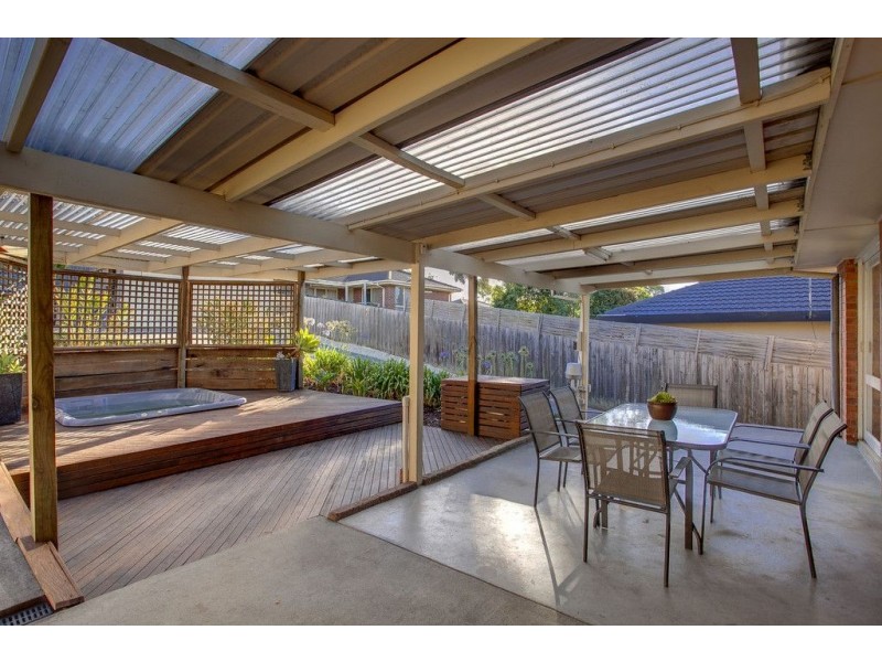 18 Roberts Street, Ferntree Gully VIC 3156