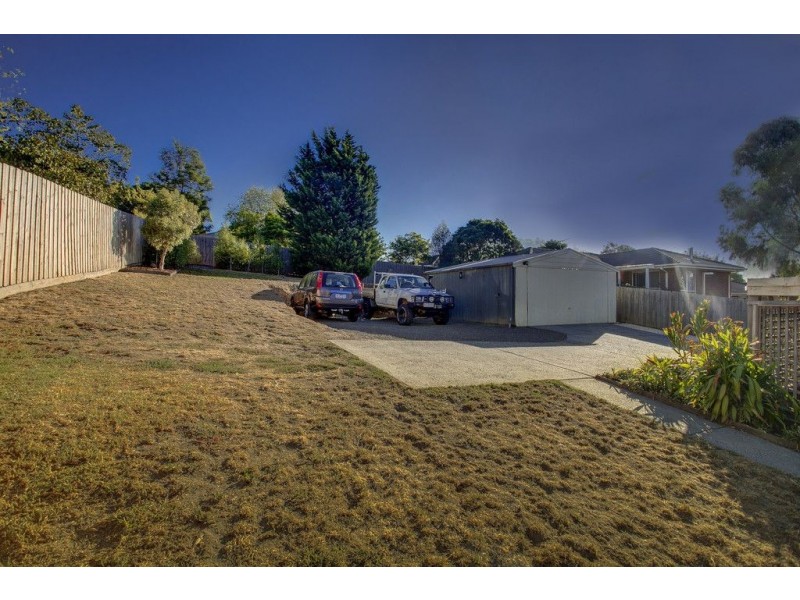 18 Roberts Street, Ferntree Gully VIC 3156