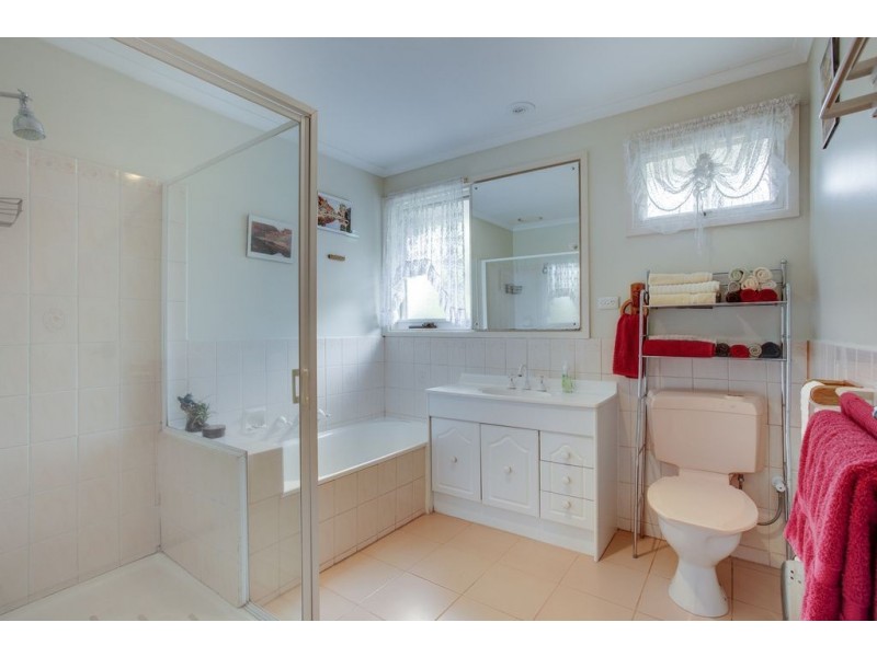 304 Colchester Road, Bayswater North VIC 3153