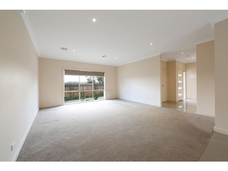 2/14 Stradbroke Road, Boronia VIC 3155