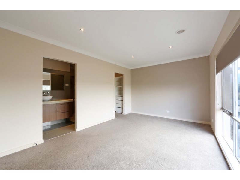 2/14 Stradbroke Road, Boronia VIC 3155