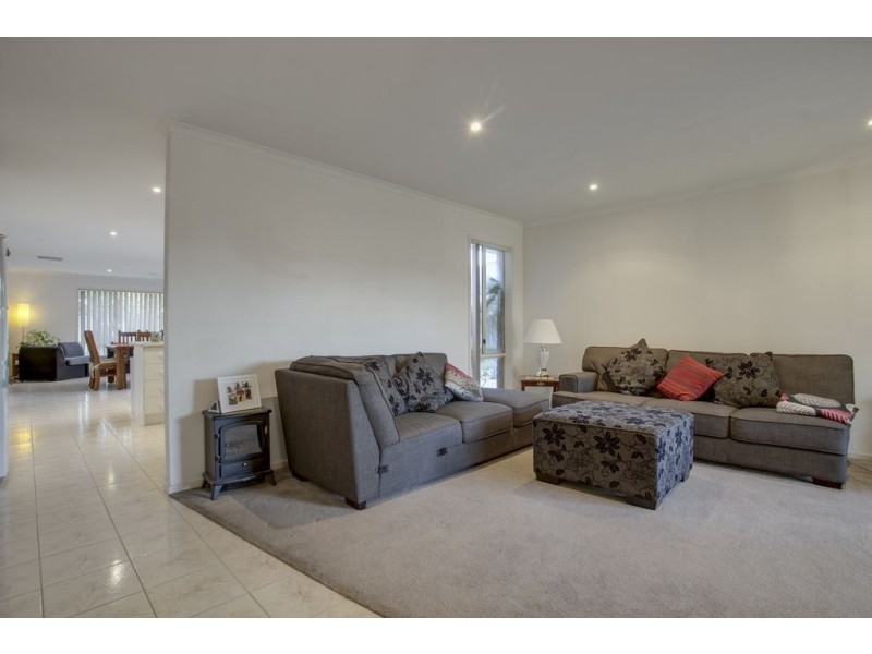 6 Lucy Hill Rise, Rowville VIC 3178