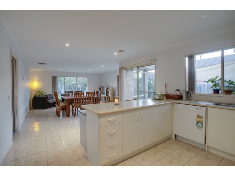 6 Lucy Hill Rise, Rowville VIC 3178