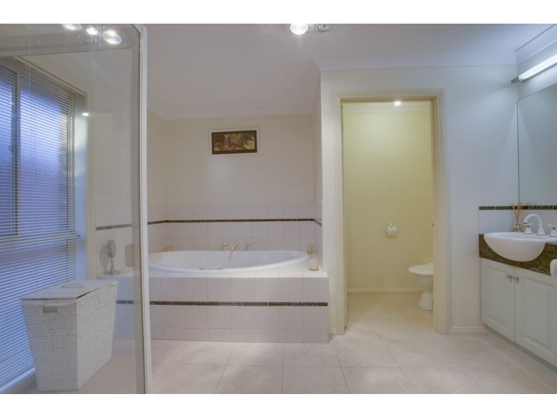 22 Langhorne Crescent, Rowville VIC 3178