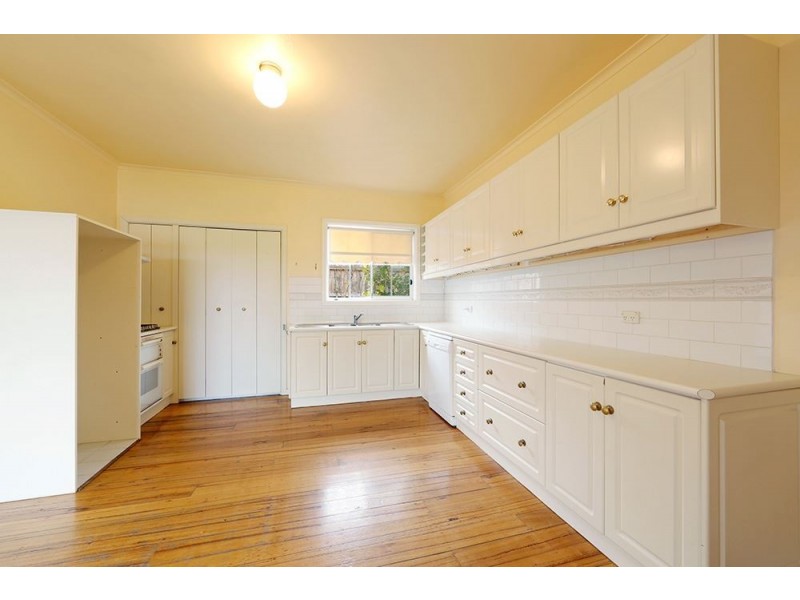 18 Stradbroke Road, Boronia VIC 3155