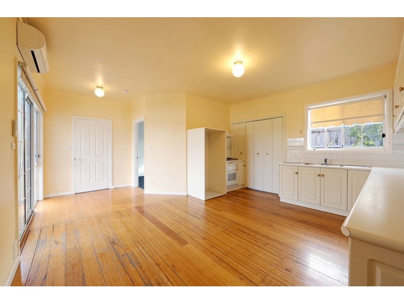 18 Stradbroke Road, Boronia VIC 3155