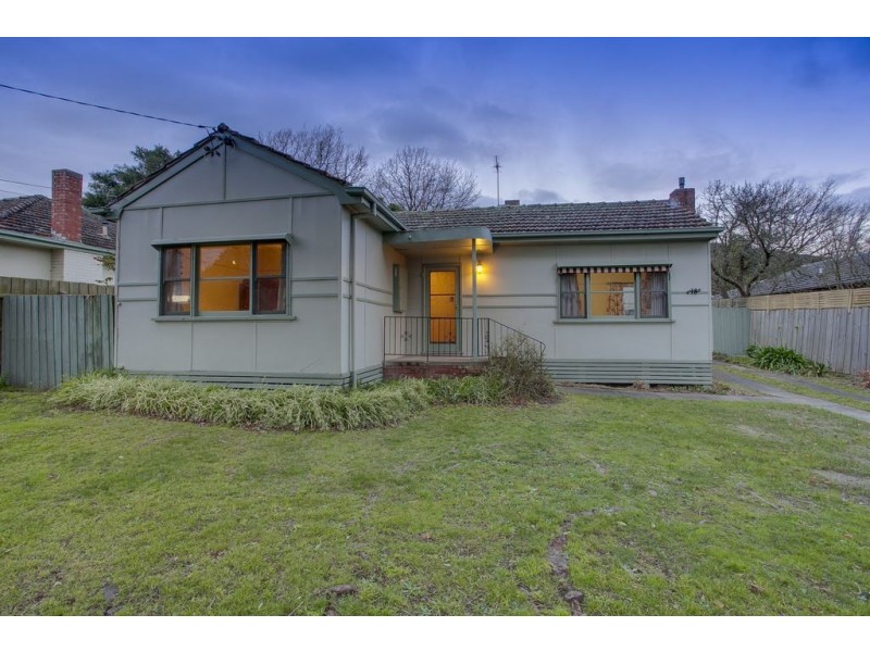 18 Dorothy Grove, Ferntree Gully VIC 3156