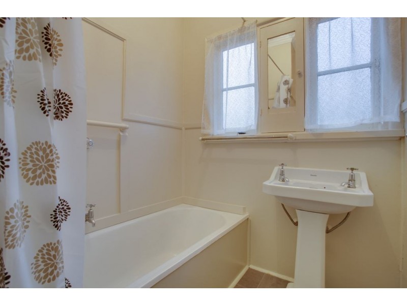 18 Dorothy Grove, Ferntree Gully VIC 3156