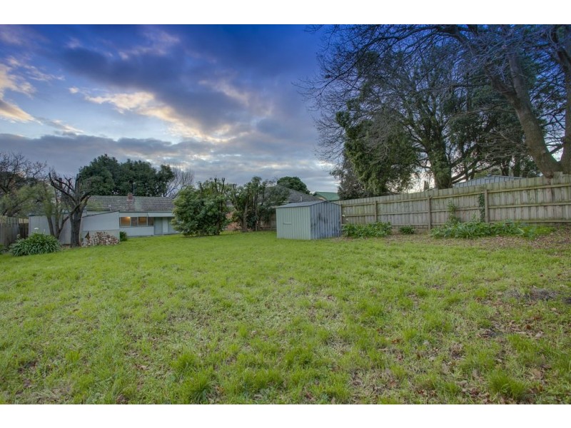 18 Dorothy Grove, Ferntree Gully VIC 3156