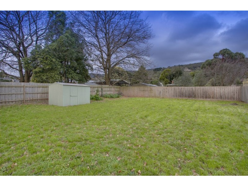 18 Dorothy Grove, Ferntree Gully VIC 3156
