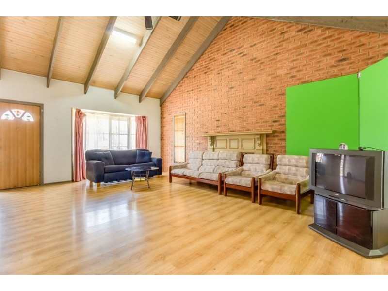 1 Lawless Drive, Cranbourne North VIC 3977