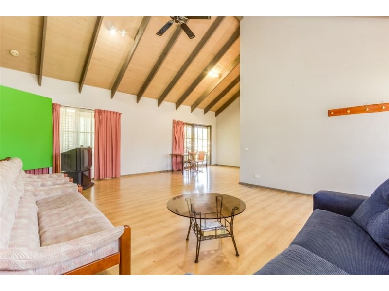 1 Lawless Drive, Cranbourne North VIC 3977