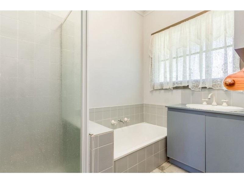 1 Lawless Drive, Cranbourne North VIC 3977