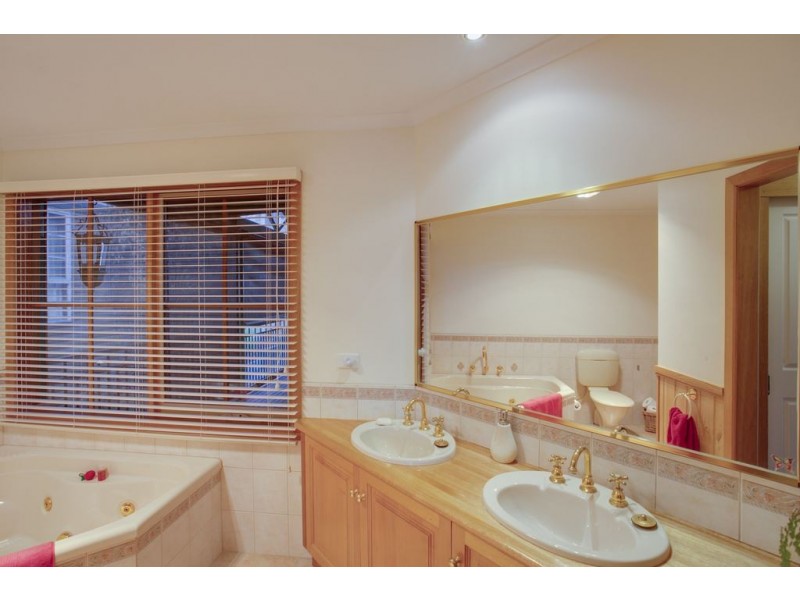 62 Inverness Avenue, The Basin VIC 3154