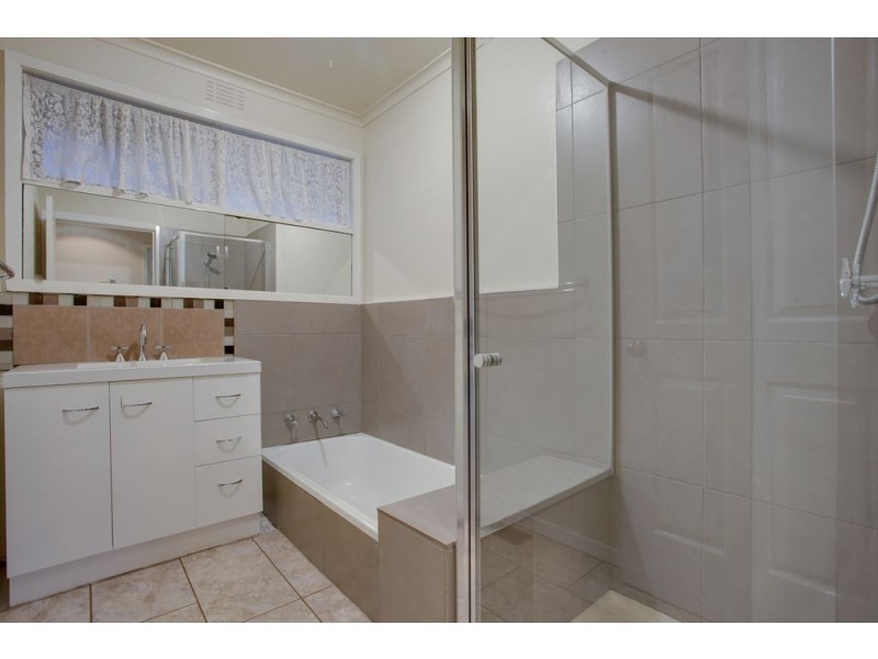 72 Rickards Avenue, Knoxfield VIC 3180