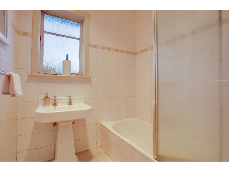 1/68 Eastfield Road, Croydon South VIC 3136