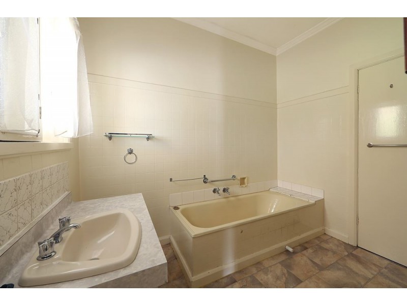 16 Oak Avenue, Boronia VIC 3155