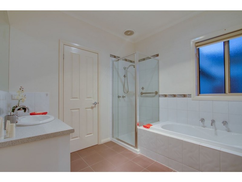 2/24 Dorothy Grove, Ferntree Gully VIC 3156
