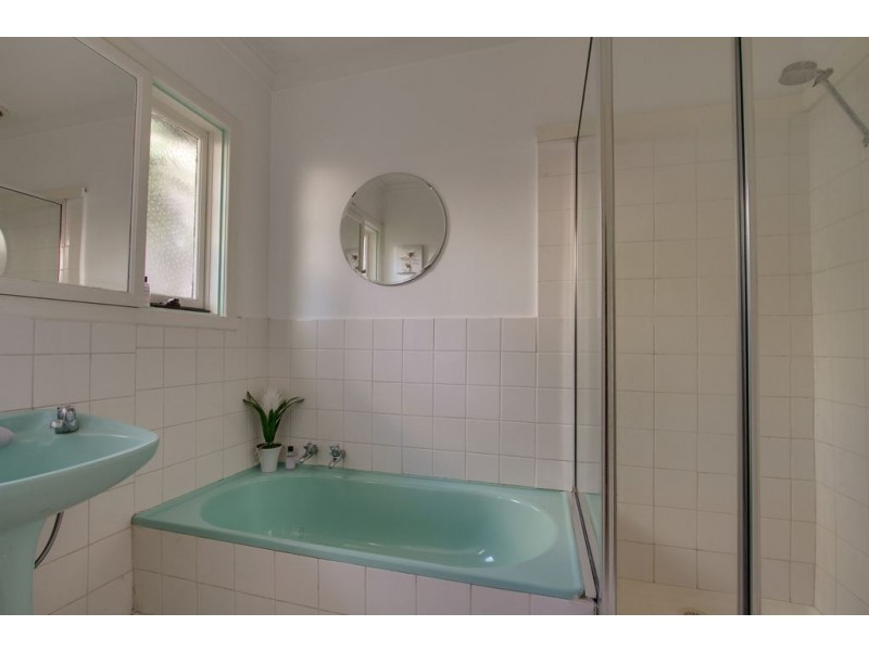 17 Hutton Avenue, Ferntree Gully VIC 3156