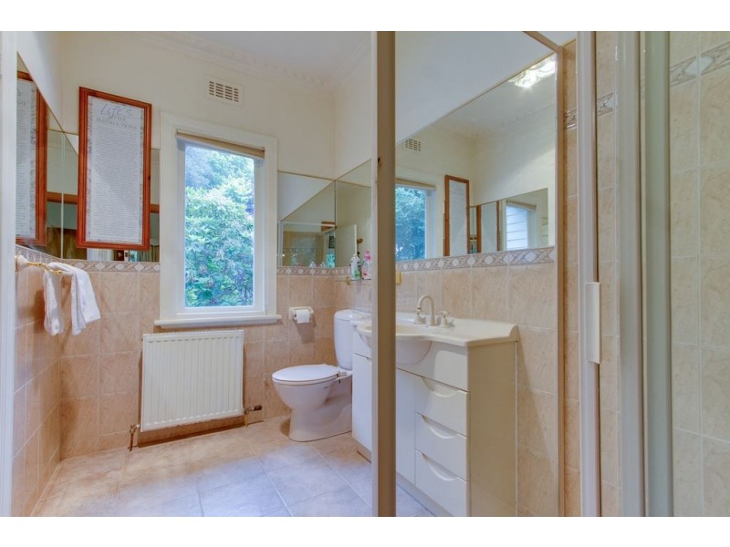1 Chudleigh Crescent, Sassafras VIC 3787