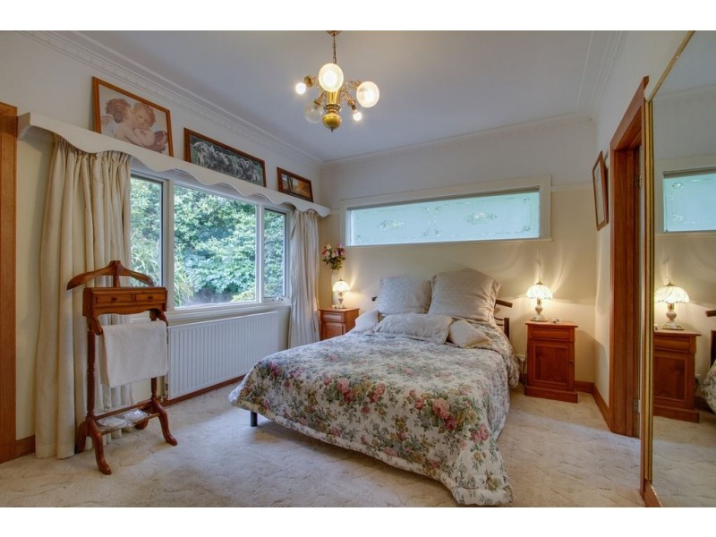 1 Chudleigh Crescent, Sassafras VIC 3787