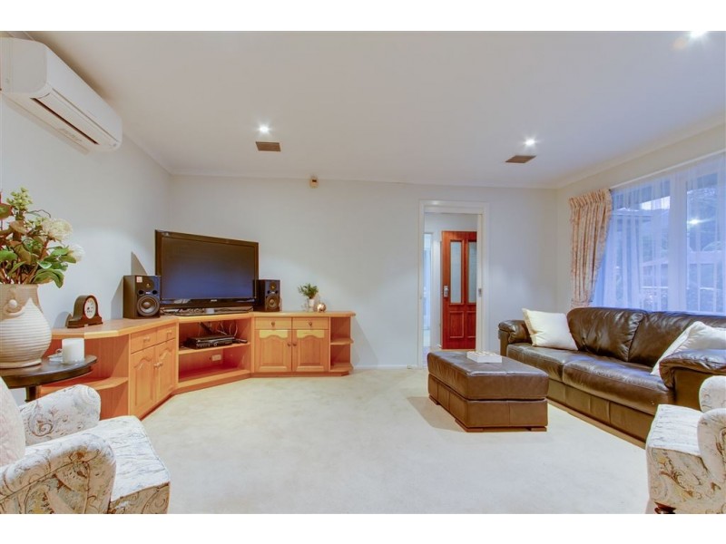 28 Alexander Crescent, Ferntree Gully VIC 3156