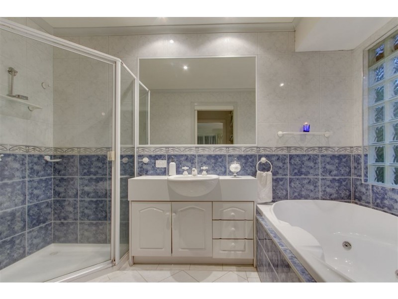 28 Alexander Crescent, Ferntree Gully VIC 3156