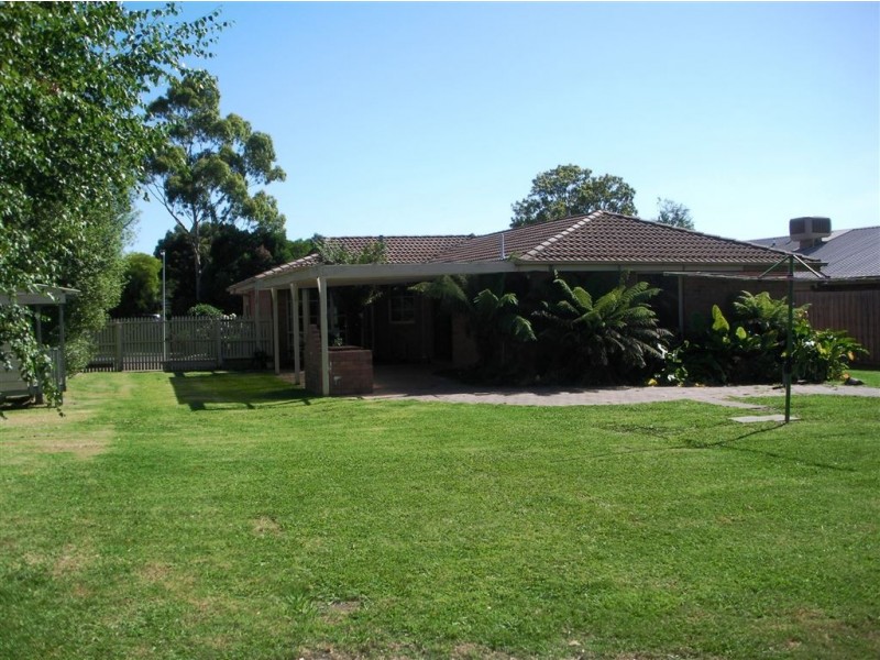 8 Chedworth Court, Kilsyth South VIC 3137