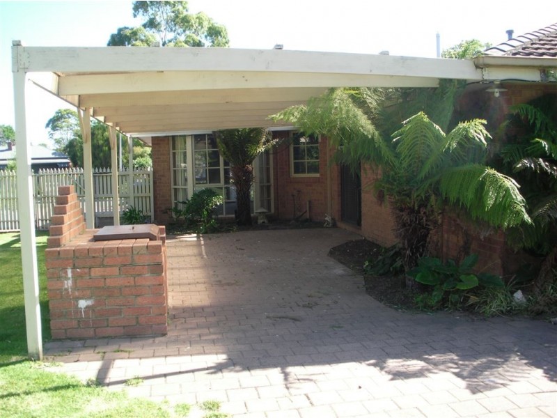 8 Chedworth Court, Kilsyth South VIC 3137