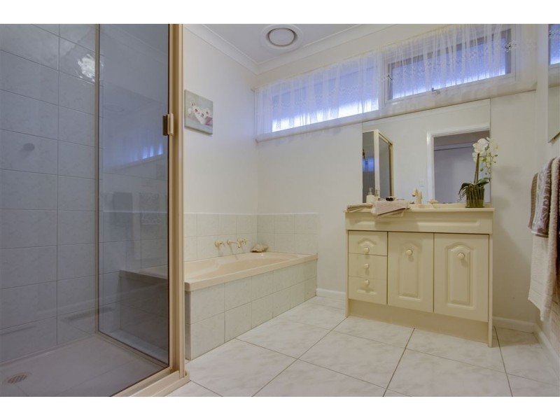 13 McComb Crescent, Bayswater VIC 3153