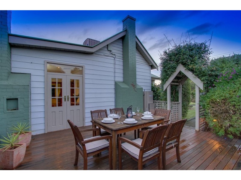 30 Pine Crescent, Boronia VIC 3155