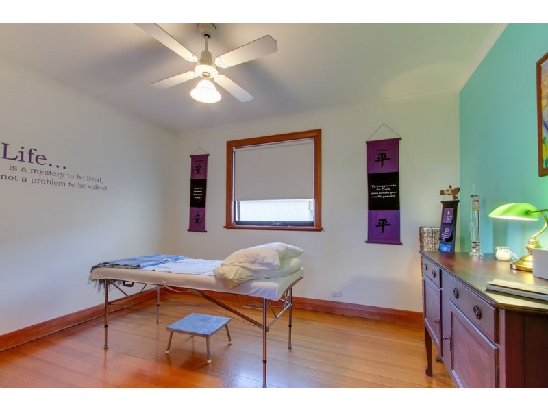 30 Pine Crescent, Boronia VIC 3155