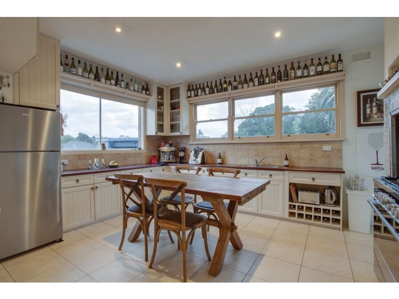 18 Byrne Road, Bayswater North VIC 3153